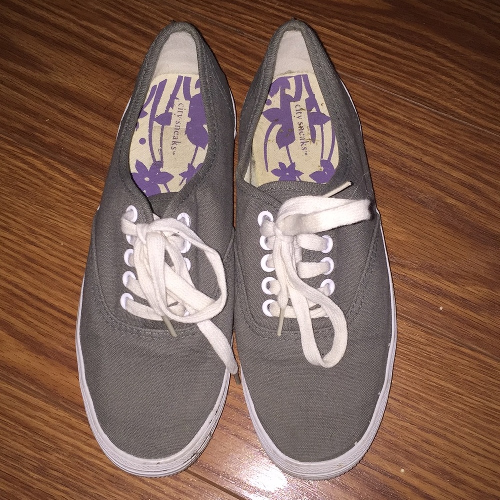gray shoes